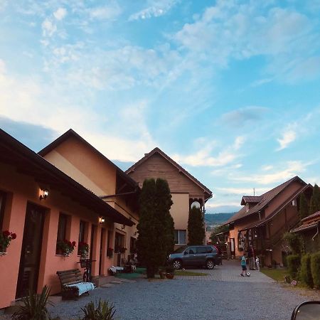 Evelyn Panzio Hotel Corund  Luaran gambar